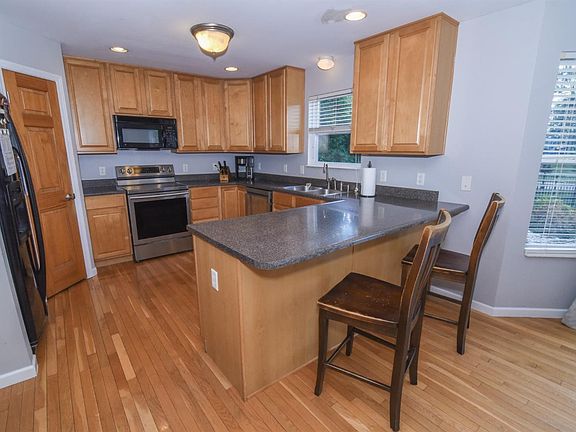 4th image of 946 Caribou Run Ln