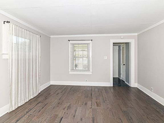 4th image of 1005 E Yoke St