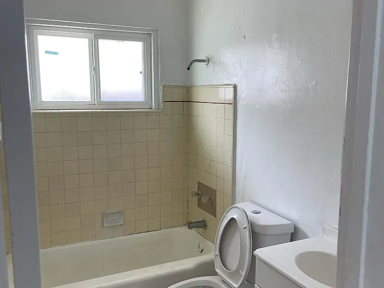1709 N Largo Ave — Photo 4