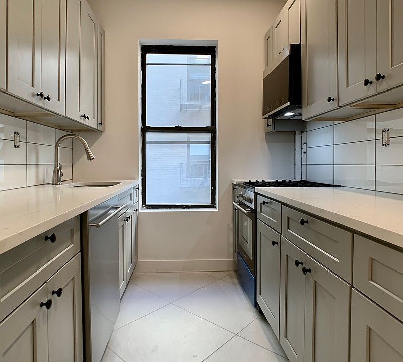 1st image of 442 Hudson St #4B