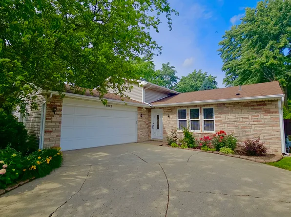 1002 Summerfield Dr, Roselle, IL 60172