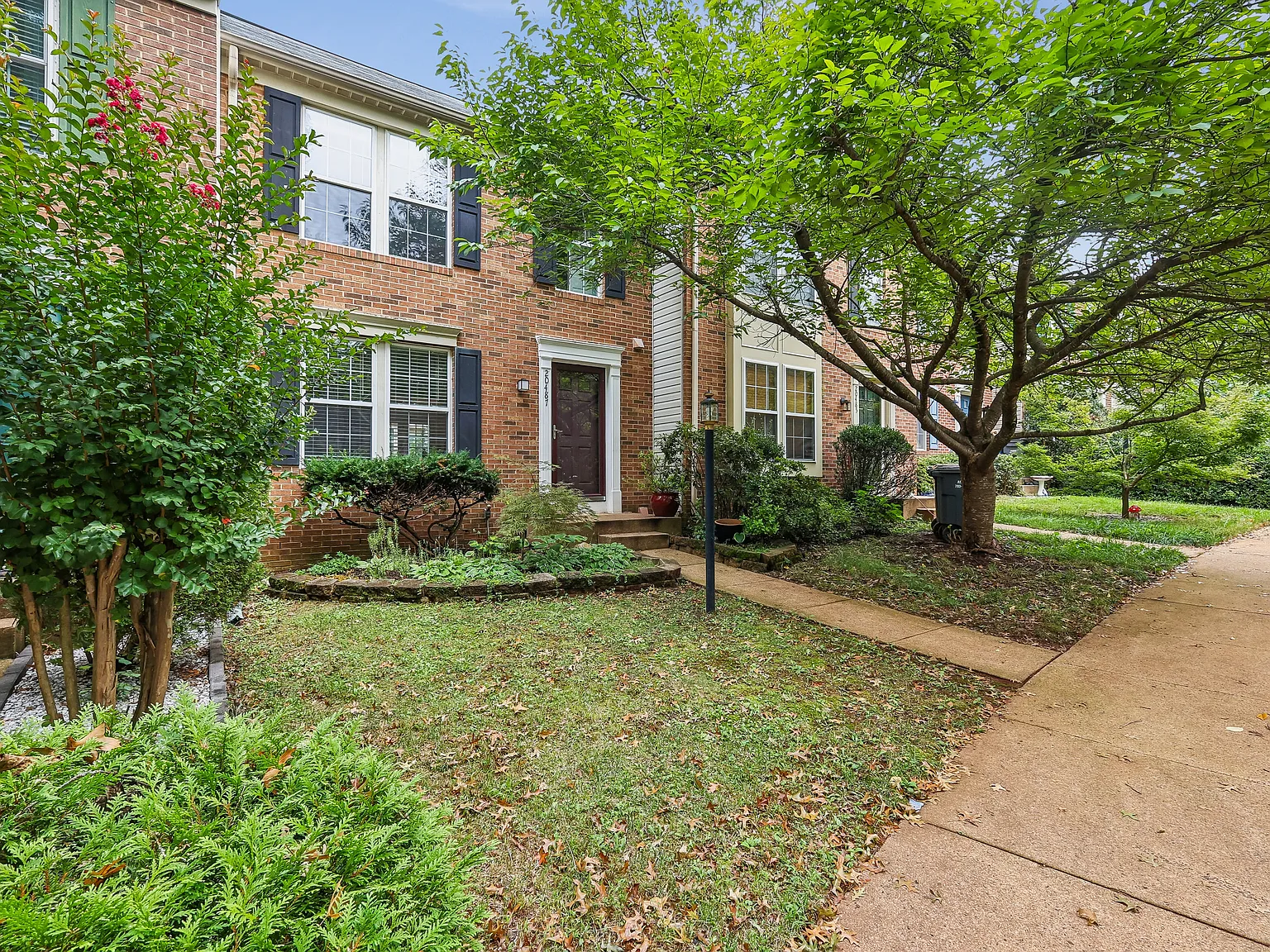 2 bed, 2.5 bath, 1720 sqft, $2,750 — Photo 2
