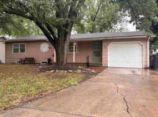 524 Meadowbrook Ct, Newton, KS 67114