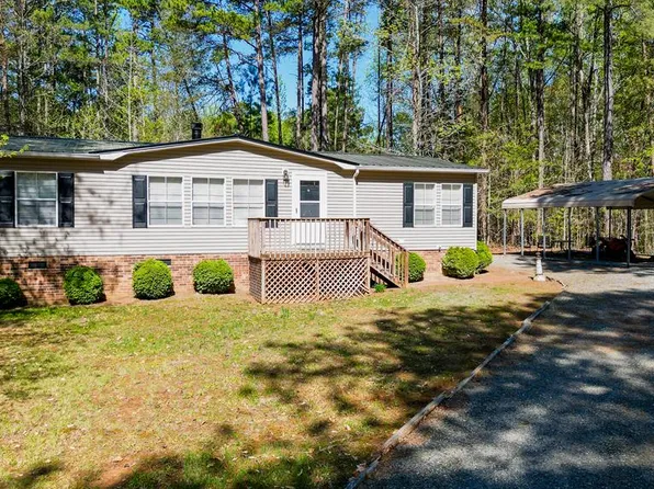 11 Oakwood Dr, Clarksville, VA 23927