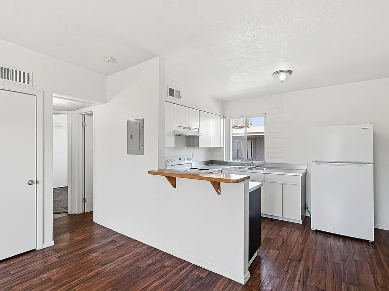 Alvernon811-835 — Photo 24