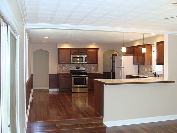 3rd image of 155 Lawrence Pl