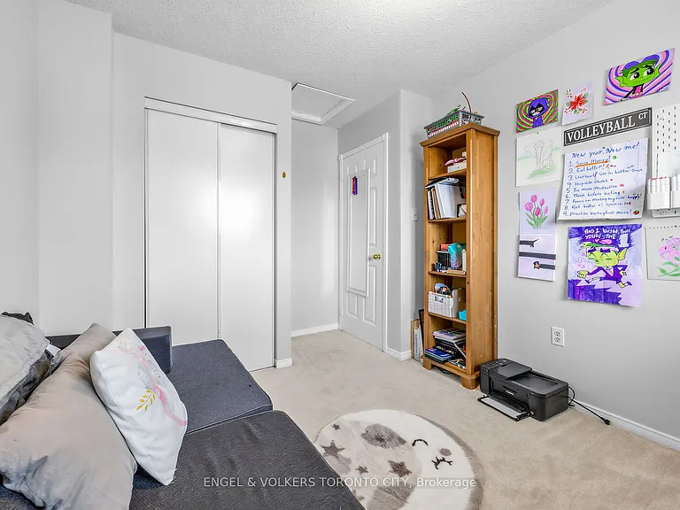 15 Fulton Cres — Photo 18