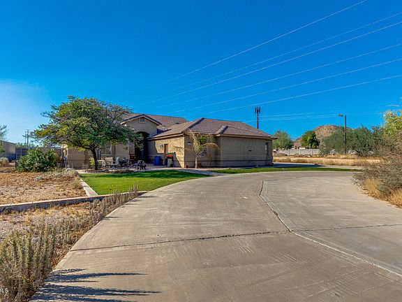 3rd image of 924 N 90th Pl