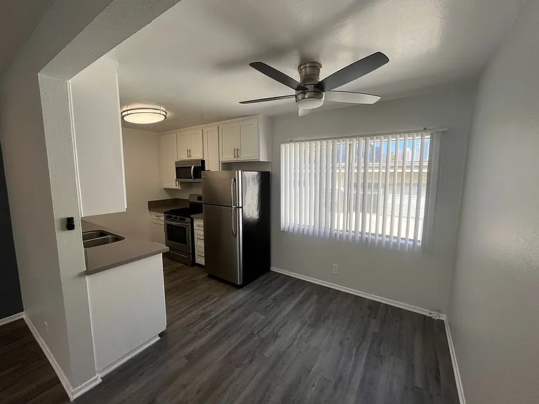 12323 Texas Ave — Photo 8