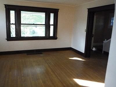 4th image of 4763 Bloor Ave