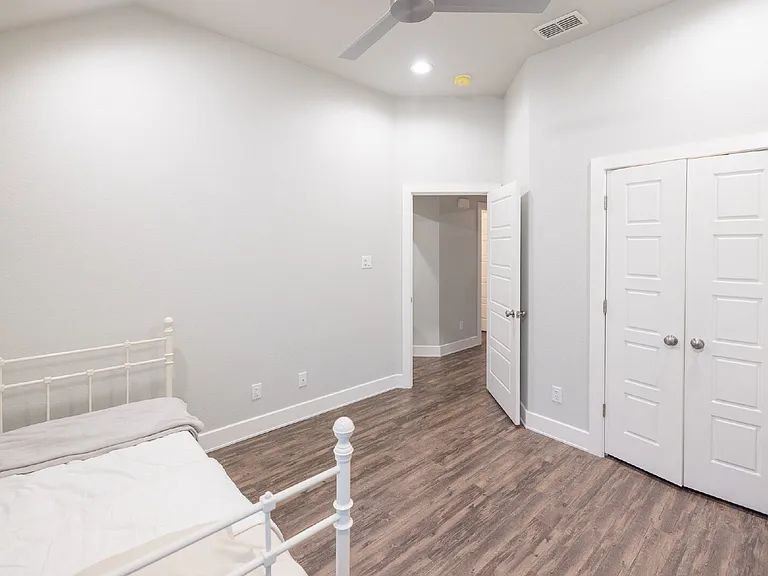 4618 Ebbets Dr — Photo 13