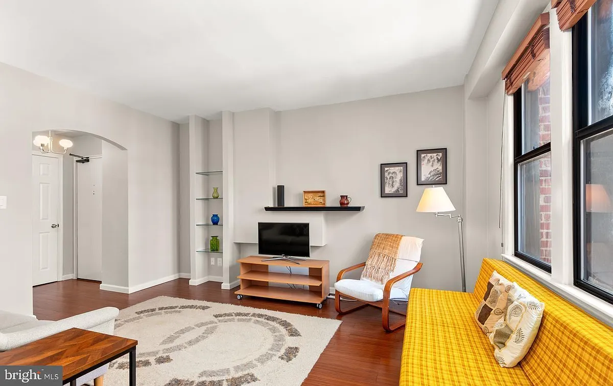 Building Photo - 2515 K St NW #612