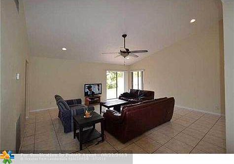 3rd image of 2925 E Aviary Dr