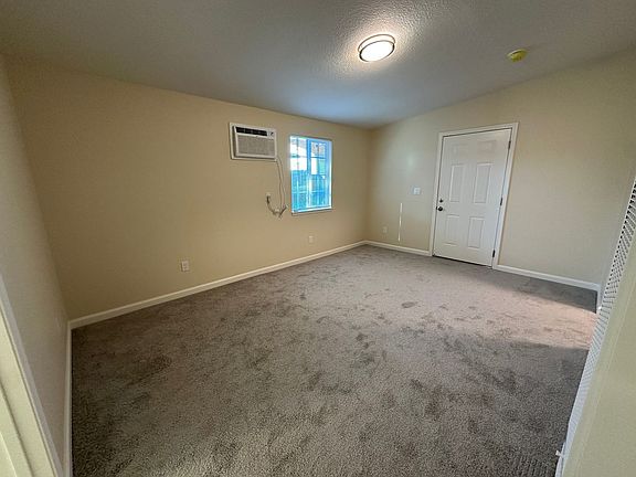 3rd image of 411 1/2 W 19th St