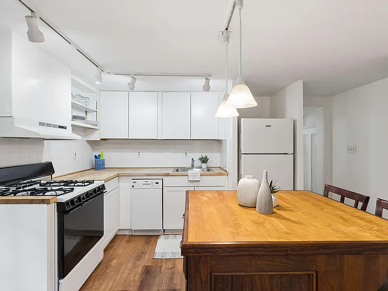 15 Branham St #B — Photo 12