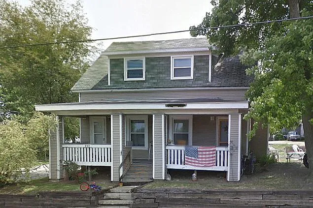 702 S Madison St photo 1