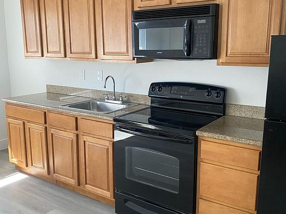 2nd image of 40 SE 19th Ave APT 121