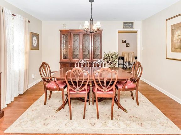 5th image of 2770 N Barksdale Dr