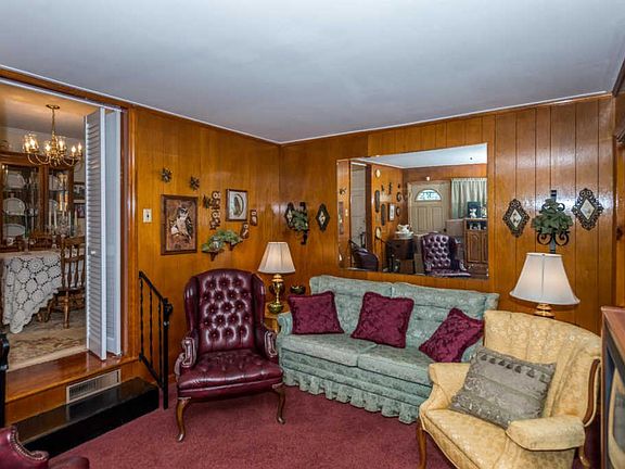 3rd image of 929 Darley Dr