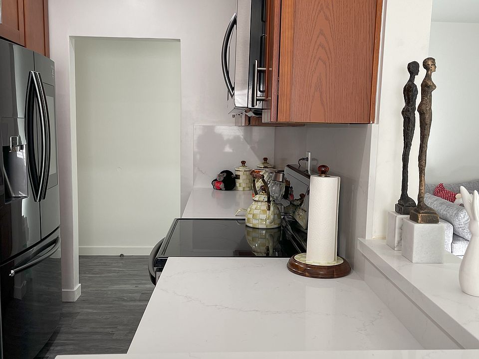 1st image of 5328 Newcastle Ave