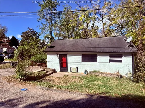 1539 Ravinia Rd, Charleston, WV 25314
