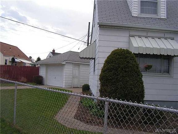 3rd image of 5 Greenleaf Ln