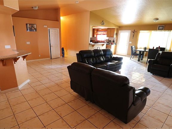 5th image of 24484 Ledbury Ave