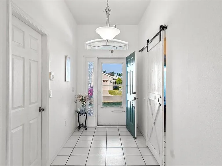 221 Prather Dr — Photo 4
