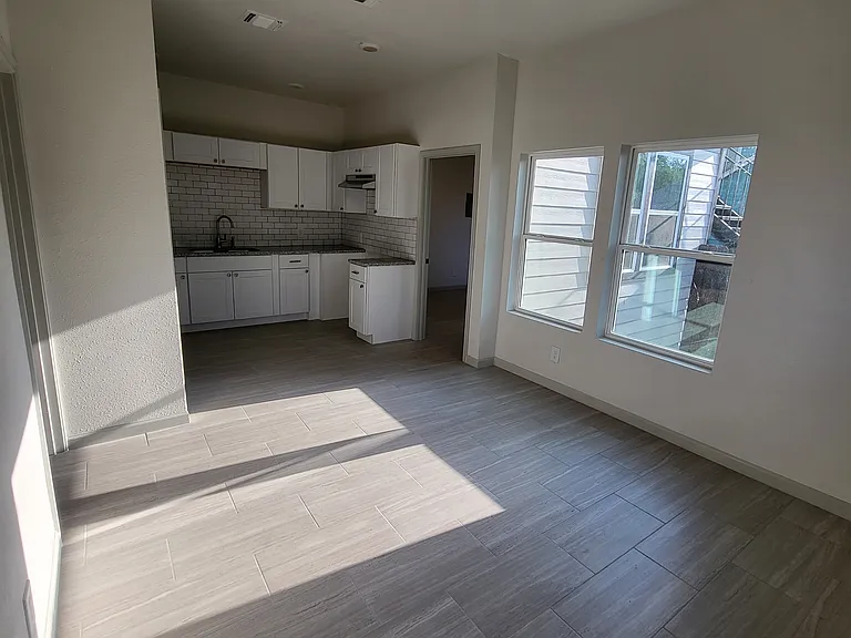 647 Hammond Ave — Photo 11