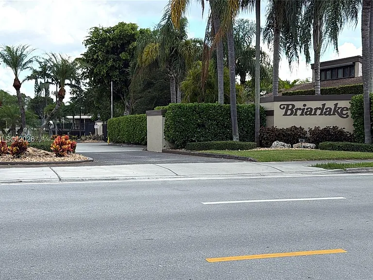 9114 SW 132nd Ln — Photo 1