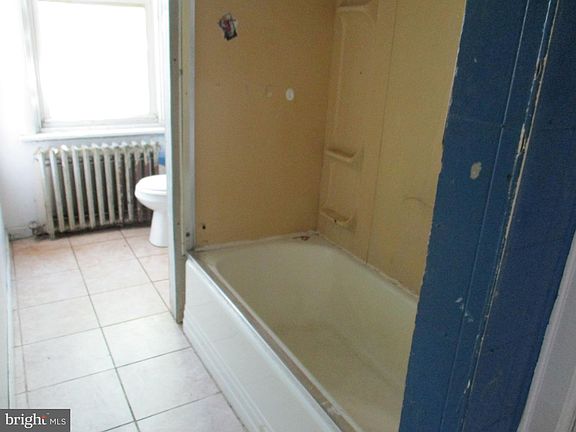 4th image of 1411 Bradley Ave