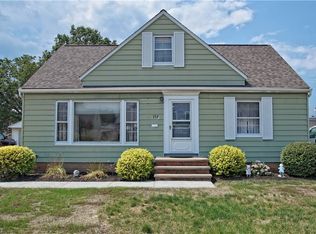 752 Pendley Rd, Eastlake, OH 44095