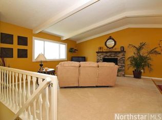 233 Cardinal Ct, Chaska, MN 55318