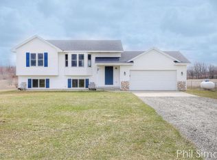 11800 Oakfield Valley Dr NE, Rockford, MI 49341