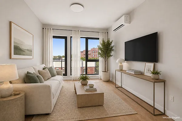 Living room, photo 1