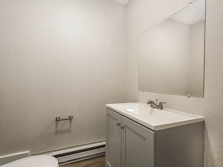 456907_028_bathroom_13347280.jpg