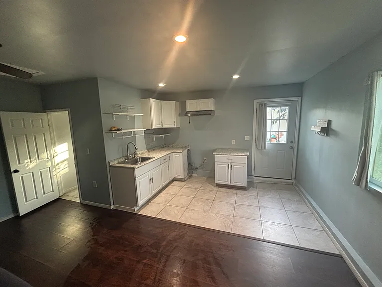 2307 W 74th St #B — Photo 6