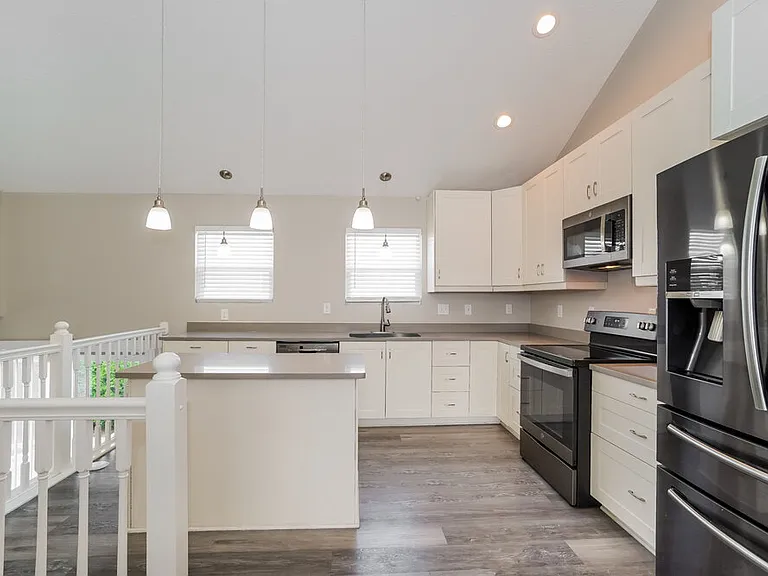 255 Whitewater Ct — Photo 10