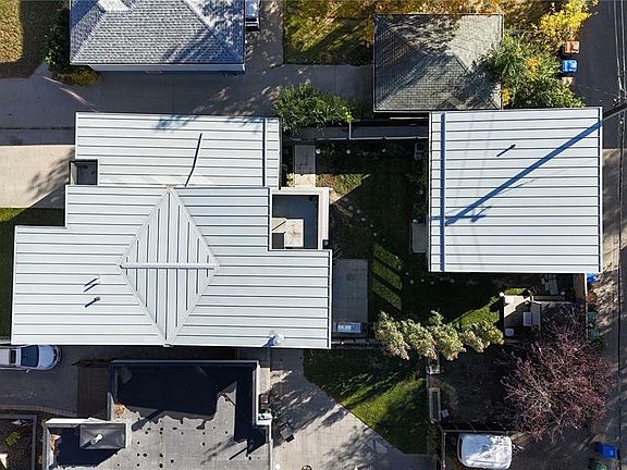 5th image of 3321 Regina Ave