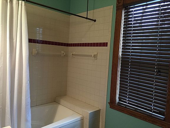 4th image of 412 Kingwood St