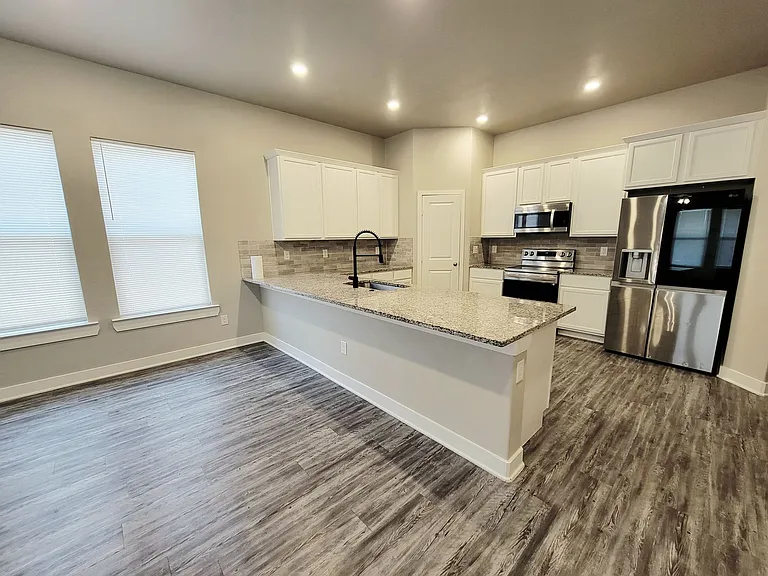 3316 Viola Ave — Photo 7
