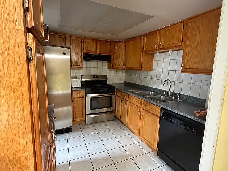 805 Bishop Ct — Photo 6