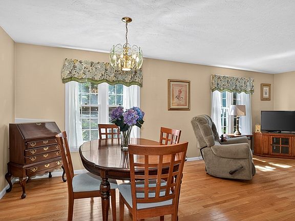 5th image of 1 Country Village Way Unit 1