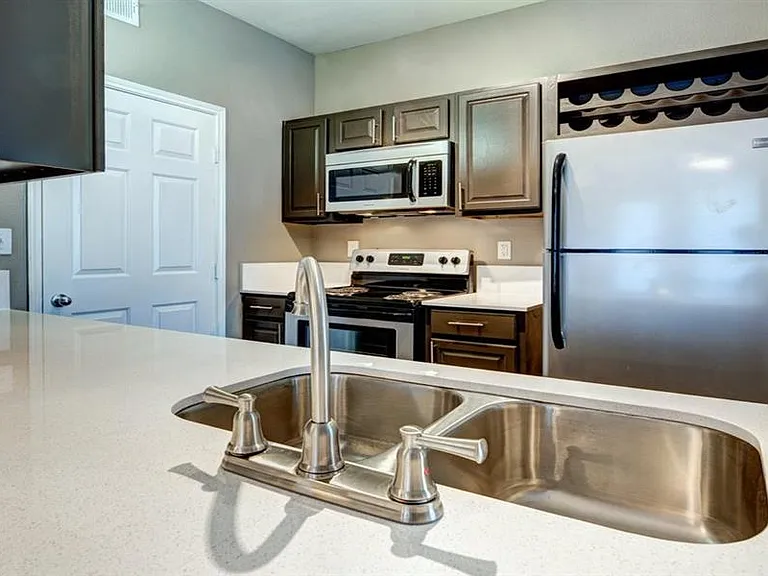 Regency Dell Ranch Apartments — Photo 11