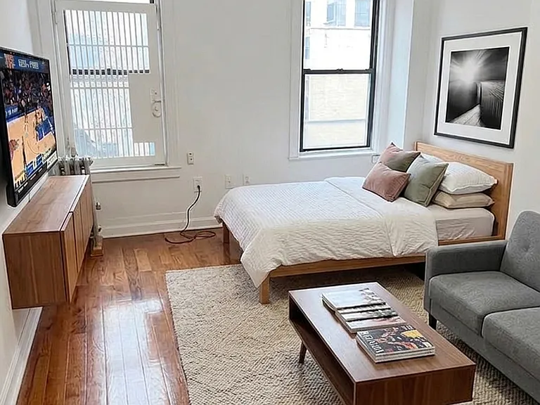 200 Allen St #4R — Photo 1