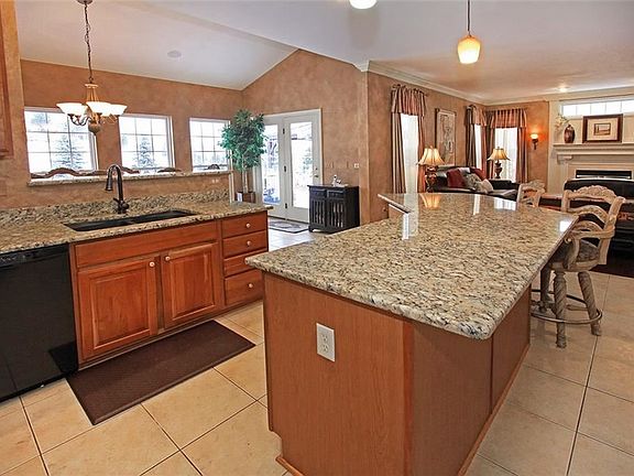 5th image of 6427 Cricklewood Green Ln