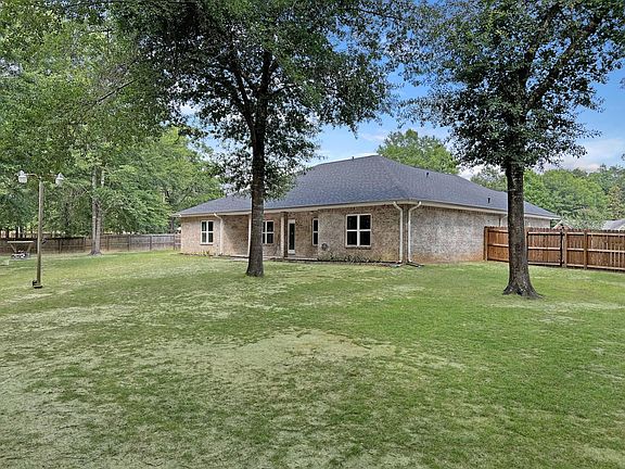 4th image of 1090 Gage Dr