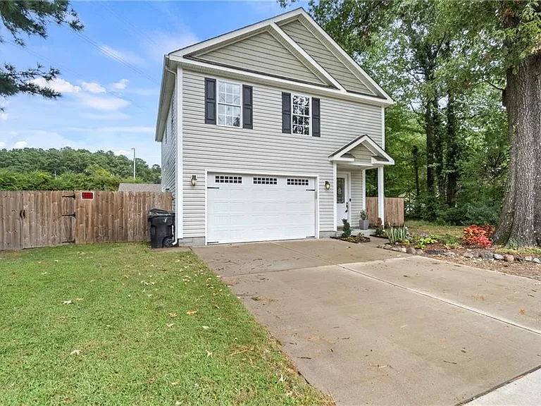 214 Doyle Way — Photo 2