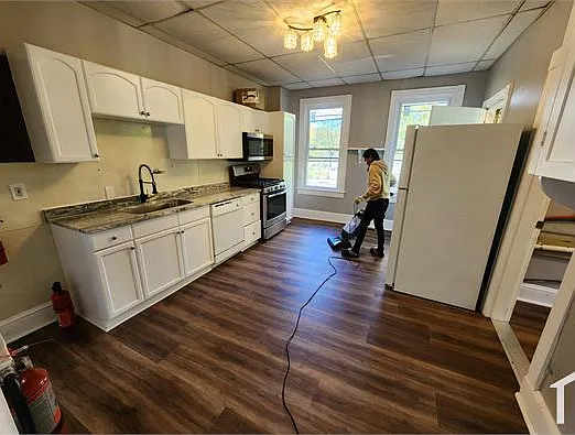4 bed, 1725 sqft, $2,795 — Photo 3