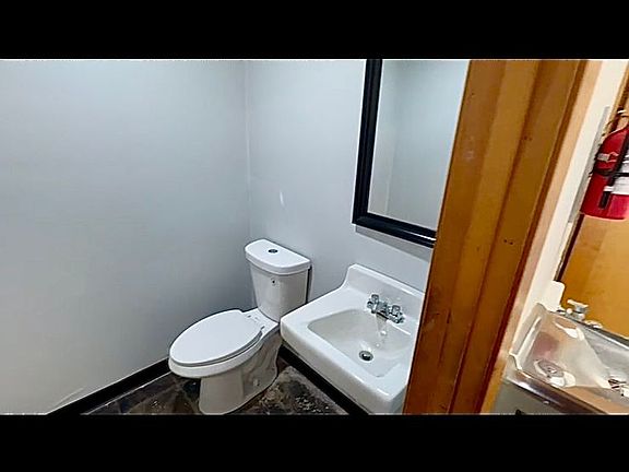 4th image of 3719 Lamar Ave